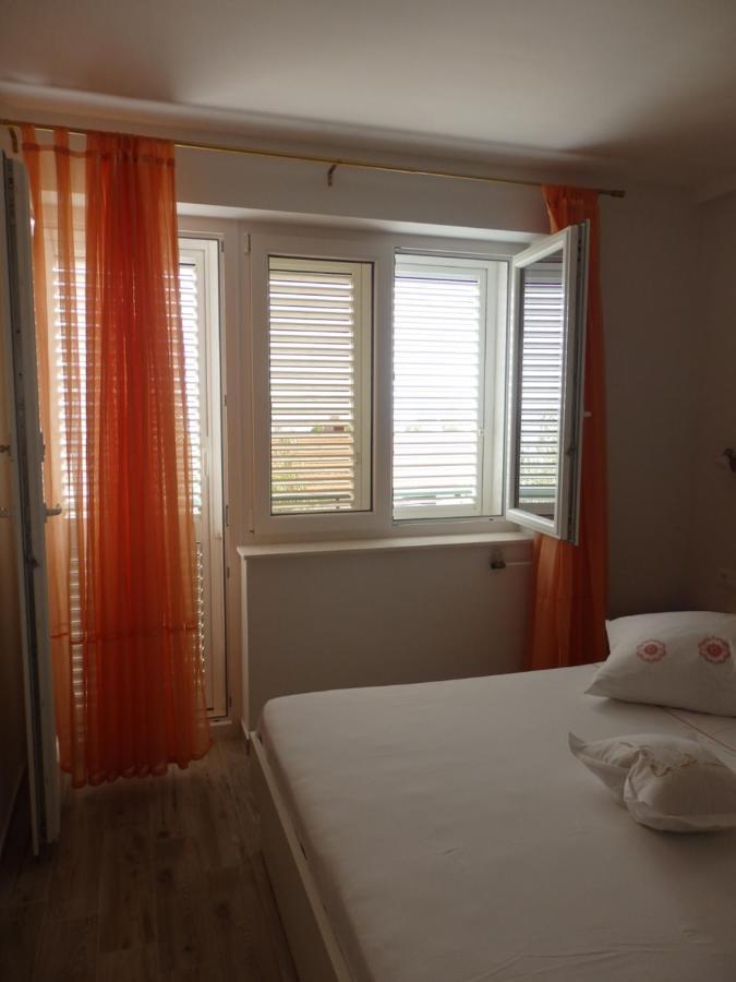 Apartmani Stipan Brela Exteriér fotografie