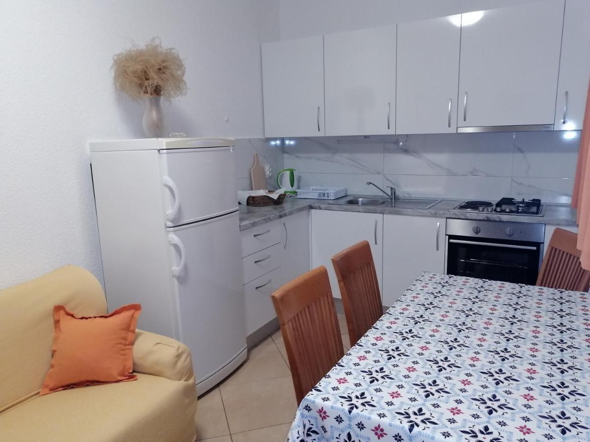 Apartmani Stipan Brela Exteriér fotografie