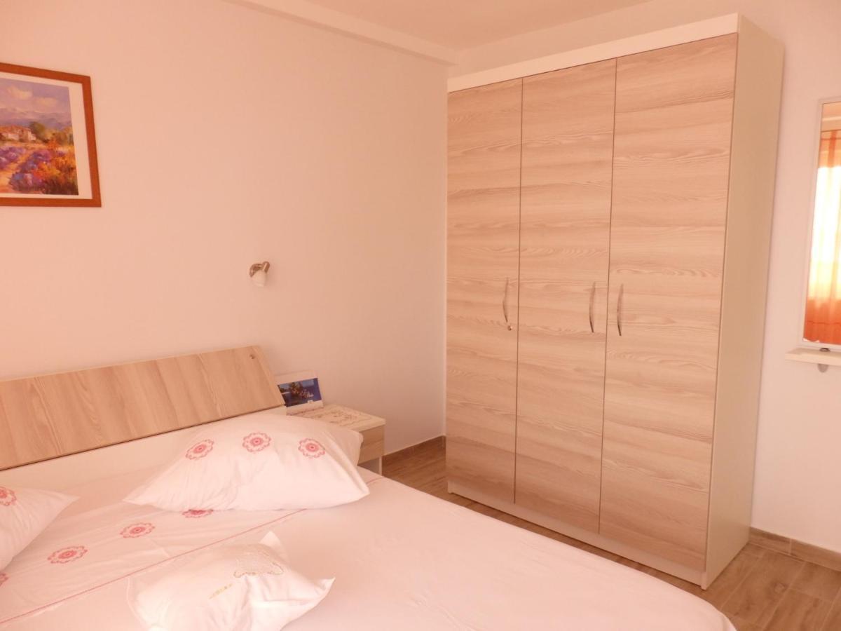 Apartmani Stipan Brela Exteriér fotografie