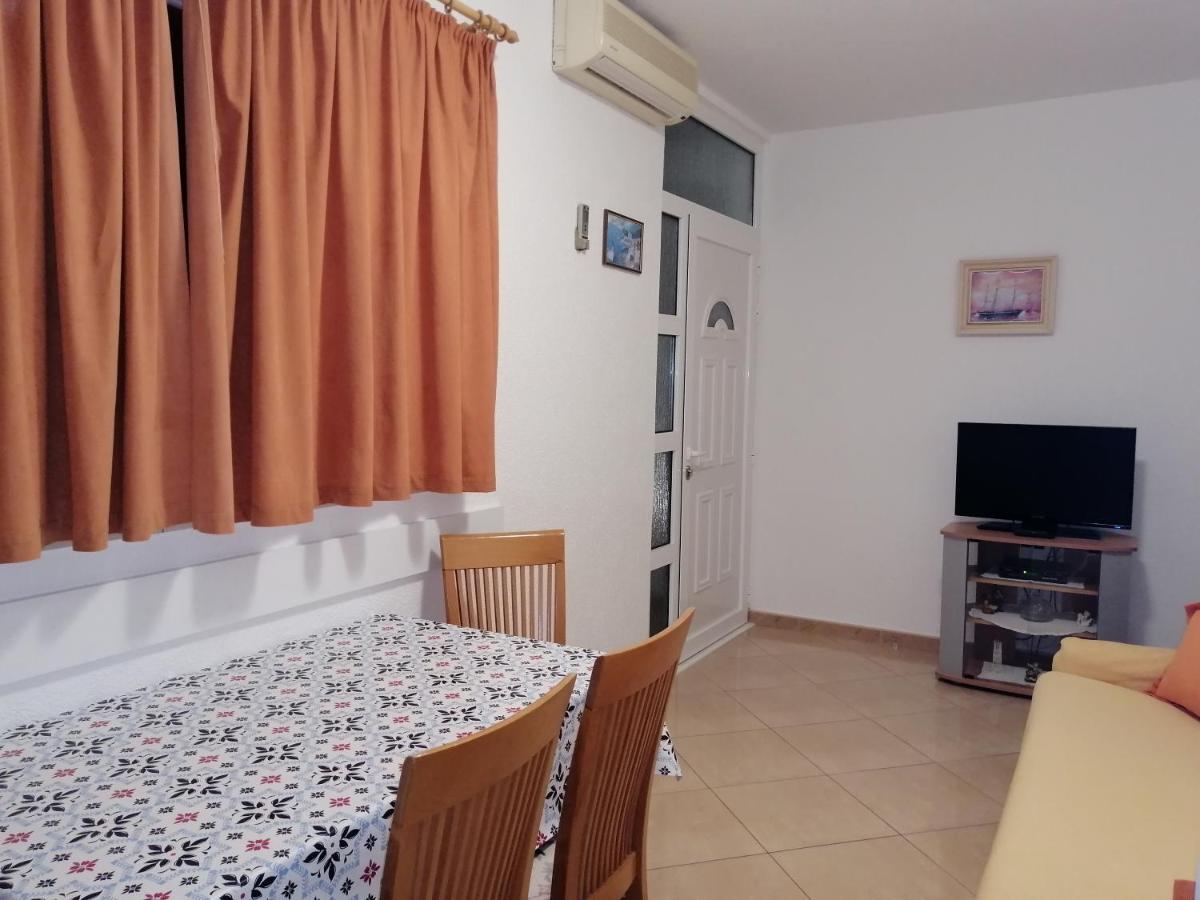 Apartmani Stipan Brela Exteriér fotografie