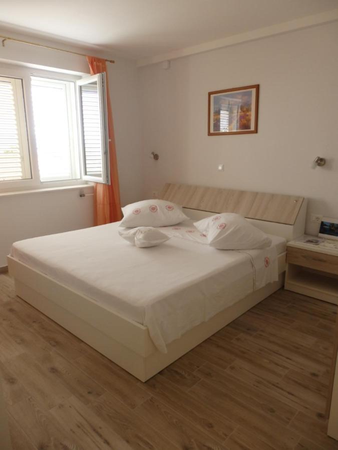Apartmani Stipan Brela Exteriér fotografie