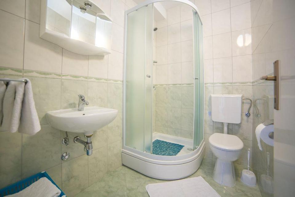 Apartmani Stipan Brela Exteriér fotografie