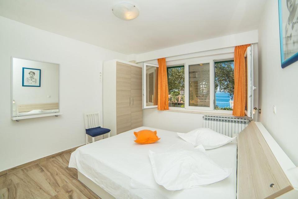 Apartmani Stipan Brela Exteriér fotografie