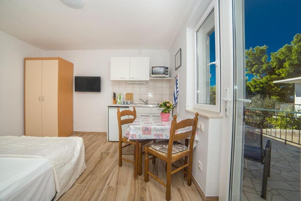 Apartmani Stipan Brela Exteriér fotografie