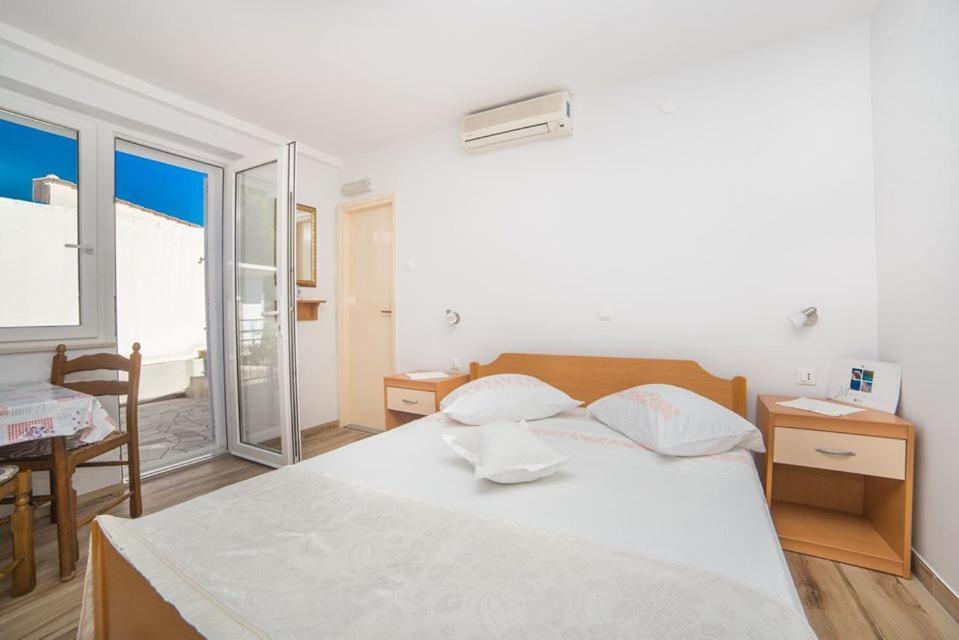 Apartmani Stipan Brela Exteriér fotografie