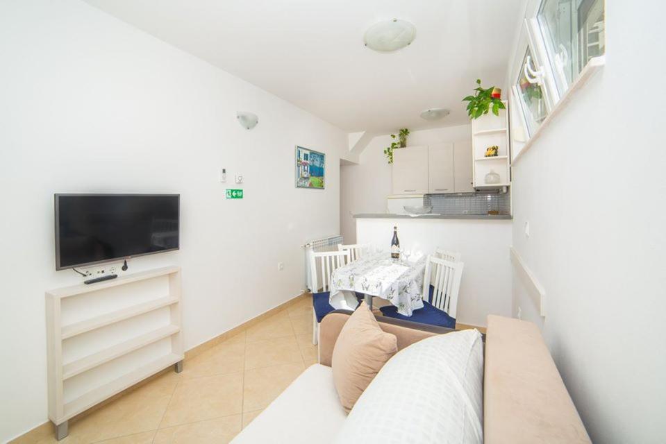 Apartmani Stipan Brela Exteriér fotografie