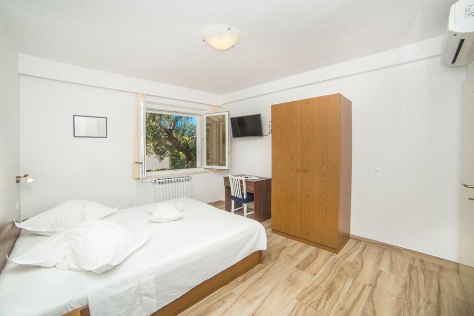 Apartmani Stipan Brela Exteriér fotografie