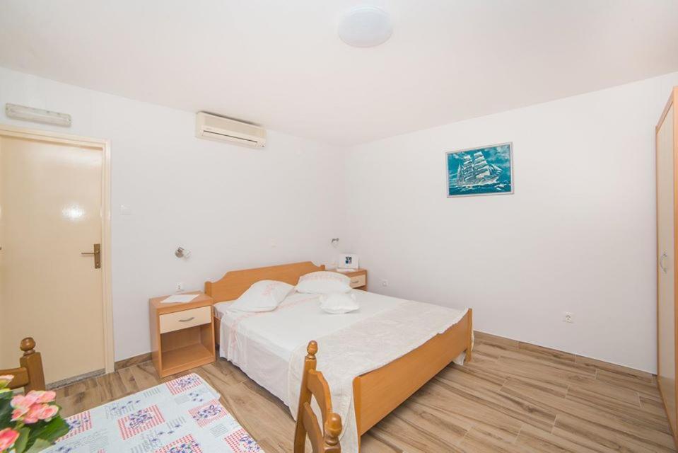 Apartmani Stipan Brela Exteriér fotografie